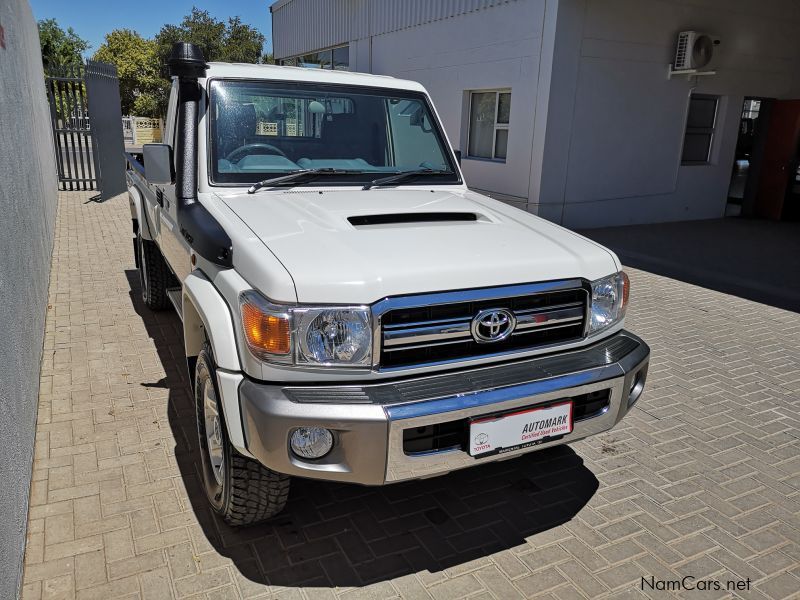 Toyota LAND CRUISER V8 SC in Namibia